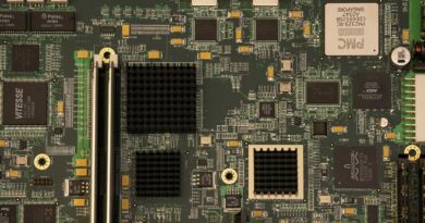 Escassez de placas de circuito para IA pressiona fabricantes de PCs