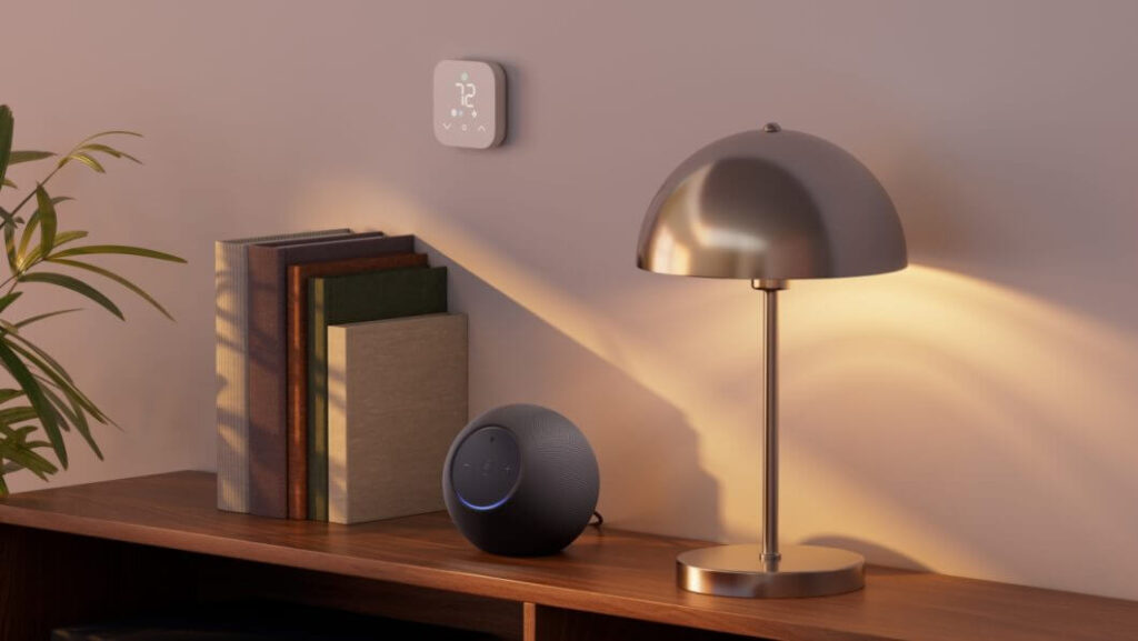 Echo Studio com Câmera da Amazon para Alexa e monitoramento da casa