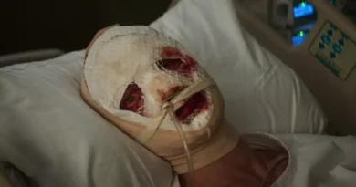 Filme Cara-de-Barro da DC mostra o vilão Matt Hagen em terror