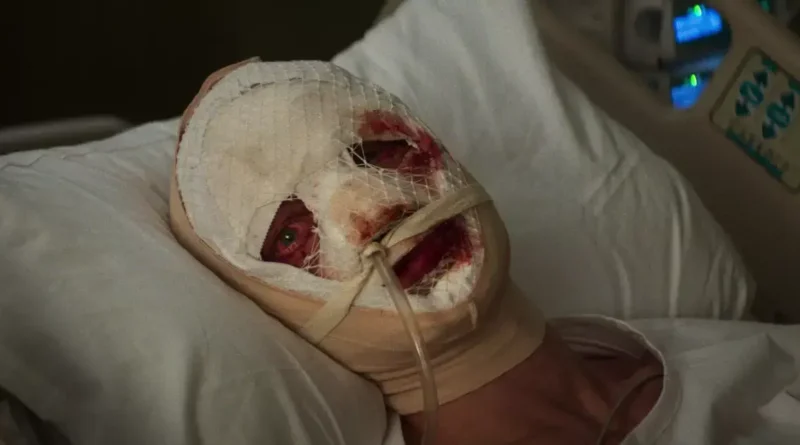 Filme Cara-de-Barro da DC mostra o vilão Matt Hagen em terror