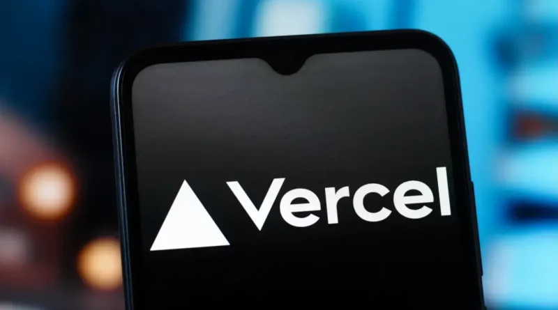 Logo da Vercel em smartphone ilustra adoção do modelo Jev de IA